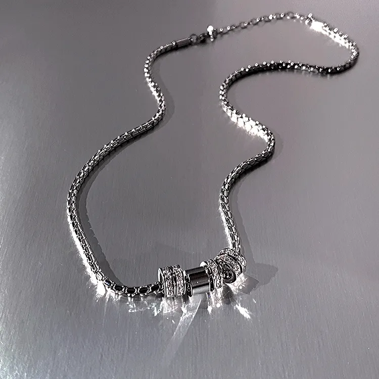 钛钢吊坠 中性冷淡风圆环吊坠项链女轻奢小众设计时尚潮流高级ins商品图