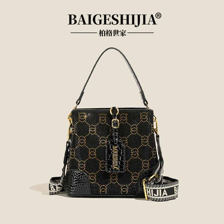 经典时尚轻奢简约潮流经典女士百搭小众单肩斜挎包68807黑色