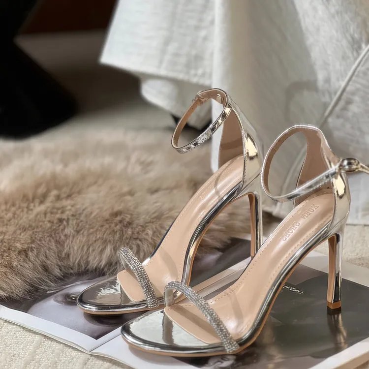 银色水钻高跟鞋女士夏季鞋法式百搭水钻一字带凉鞋女配裙子高跟鞋
