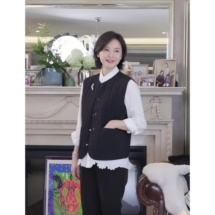 我是摩羯 主理人私服 空气层抽条肌理绗缝轻盈保暖四合扣棉马甲