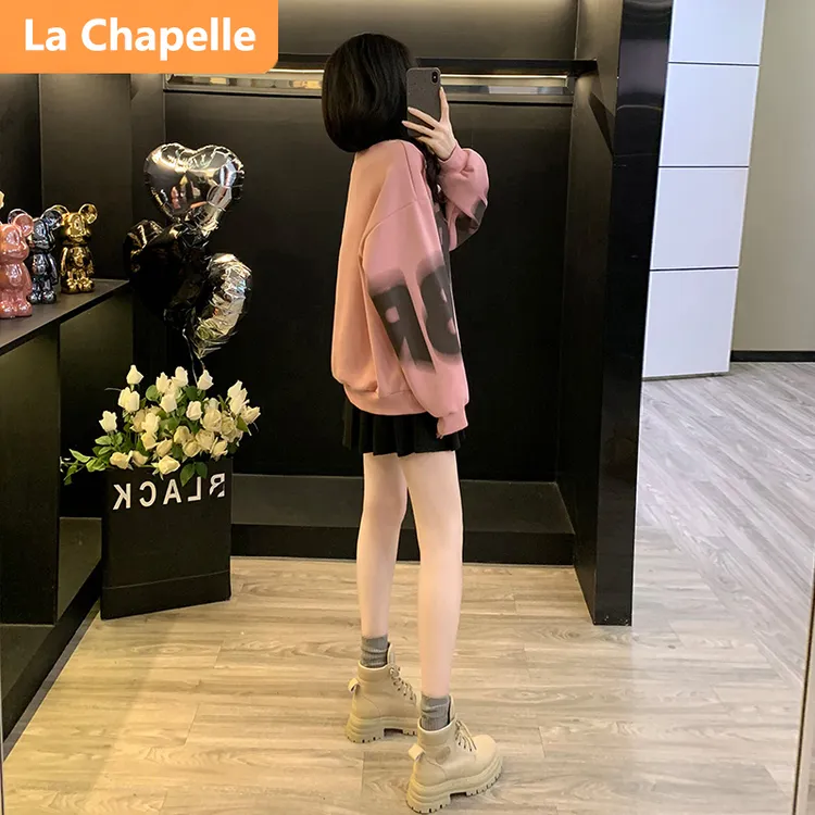 拉夏贝尔潮流前卫休闲时尚卫衣女秋季甜粉减龄宽松涂鸦字母套头衫