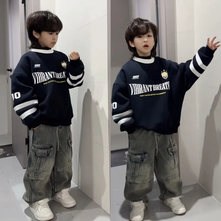 一乐乐家儿童冬季新款美式帅气加绒卫衣2025一体绒上衣潮酷加厚