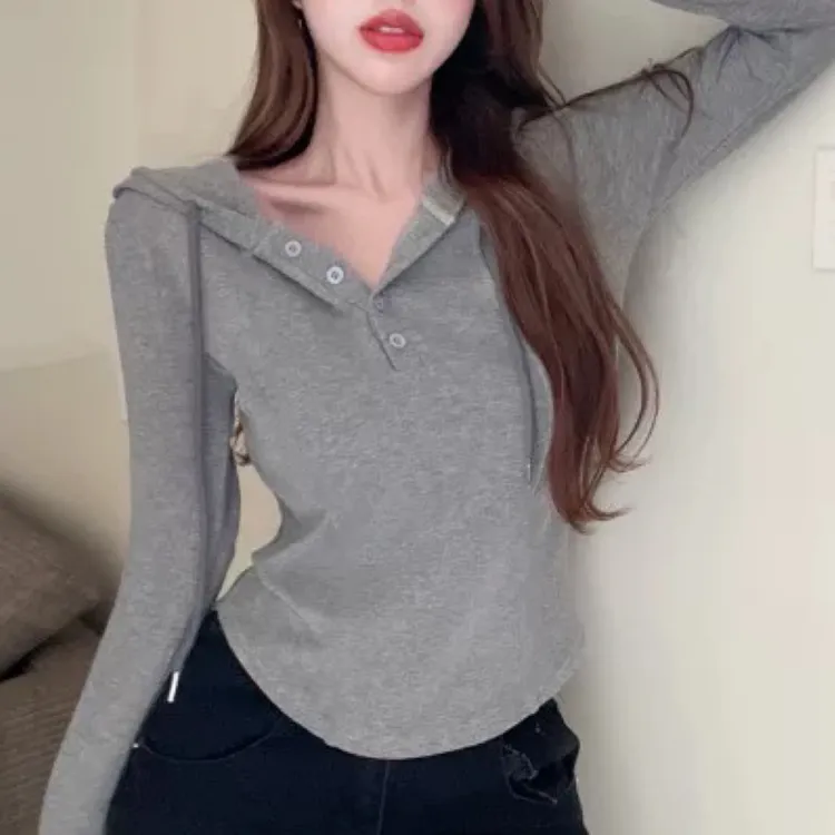 樊范儿-2025简约纯色连帽长袖T恤秋季新款女装显瘦休闲上衣-24581