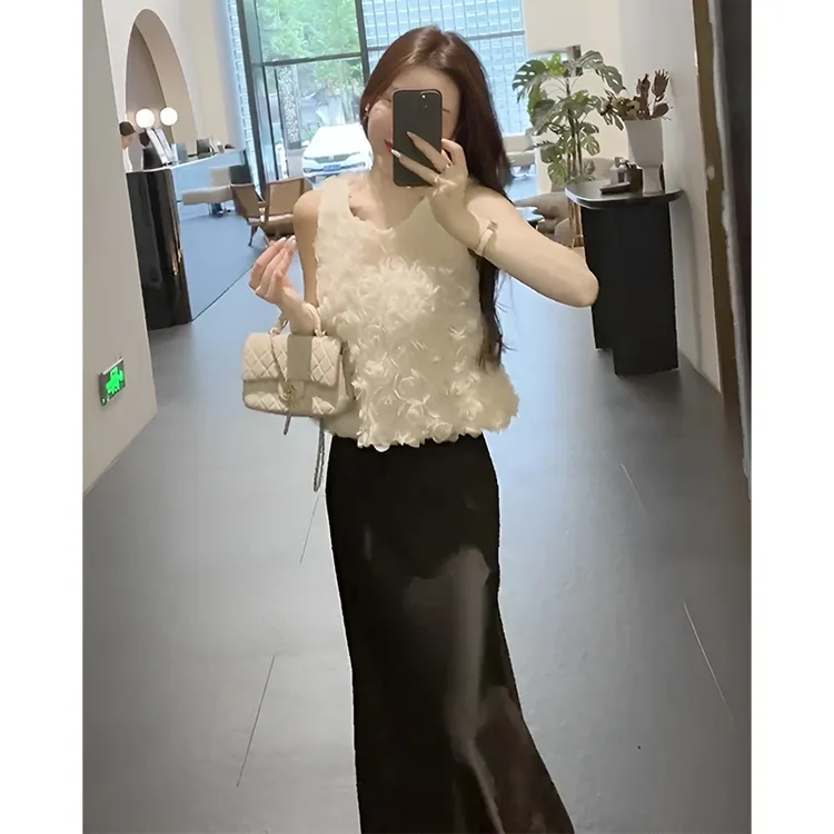 2024夏季新款设计感立体花朵无袖上衣气质缎面高腰包臀鱼尾半身裙