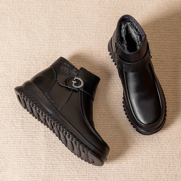 冬天妈妈棉鞋休闲百搭中老年牛皮靴平底防滑防水软底老人女短靴子