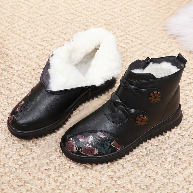 妈妈鞋加绒保暖鞋中老年人女士短靴子冬季平底软底绵羊毛牛皮棉鞋