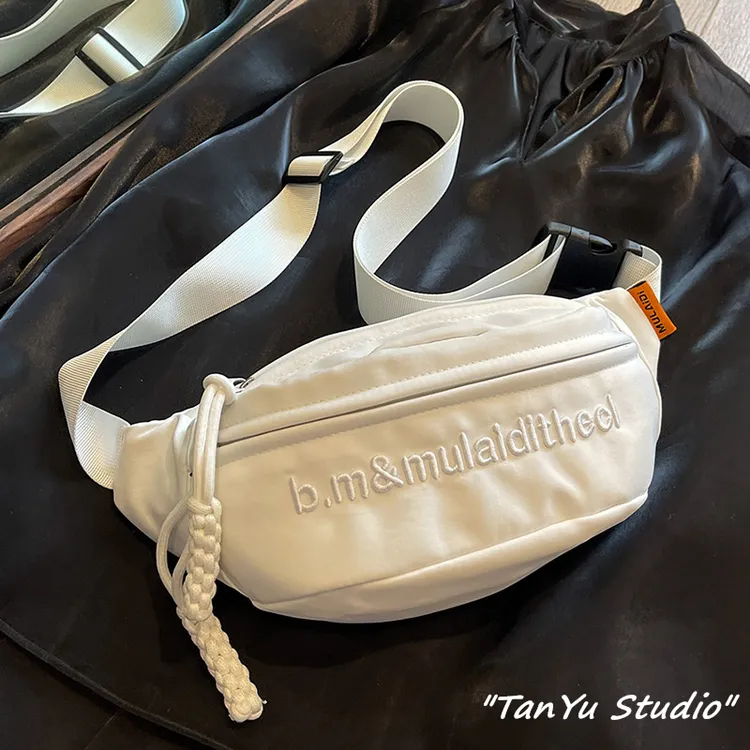 ins网红尼龙斜挎胸包女休闲单肩饺子包百搭腰包男2025新款多功能