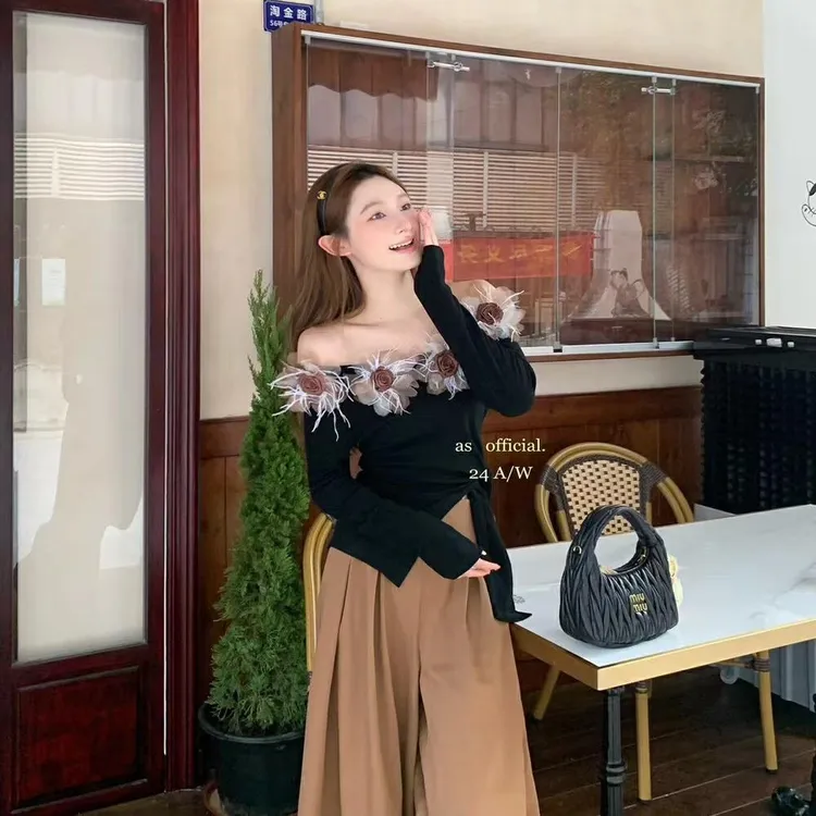 一字领花朵拼接长袖T恤女装秋冬修身绑带设计感辣妹显瘦露肩上衣