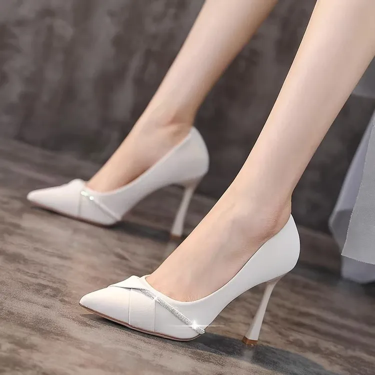 真软皮细跟尖头高跟鞋女法式小众设计性感中跟细跟百搭工作单鞋