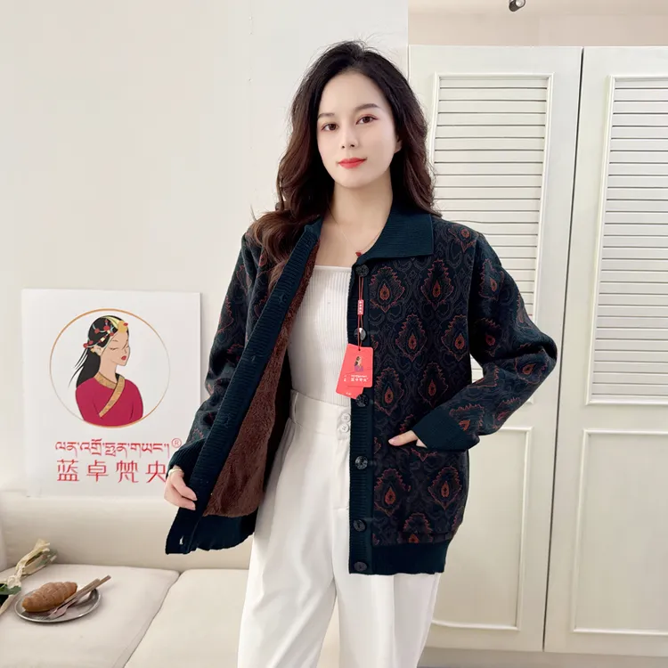 蓝卓梵央女士冬装翻山形加绒加厚休闲毛衣搭配藏装