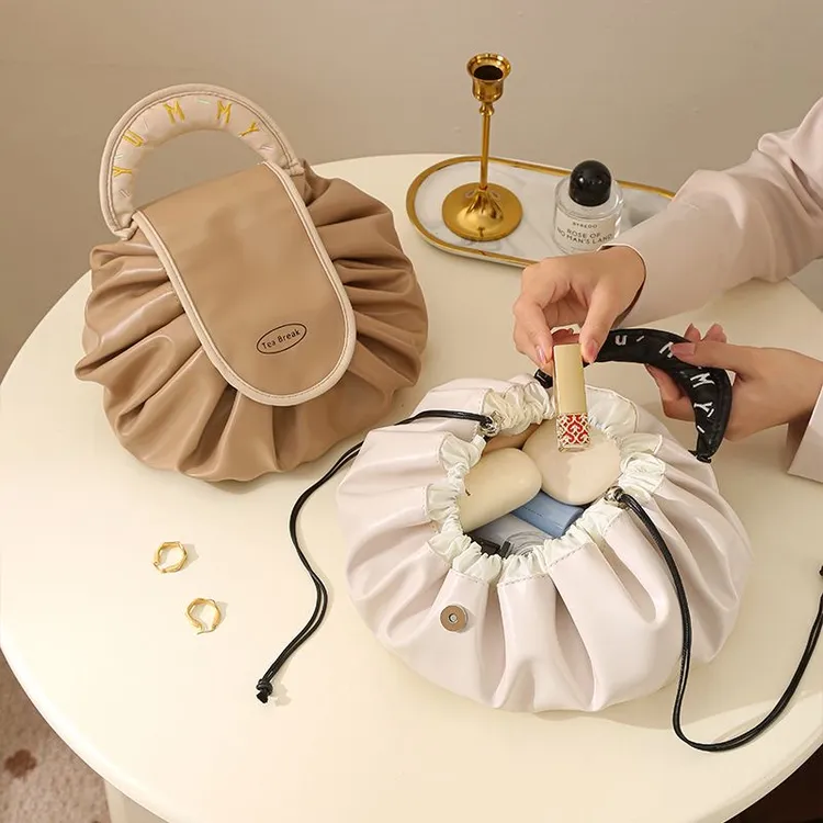 PU都市轻奢简约风化妆包大容量便携车载CD包防水懒人收纳包