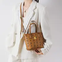 包包女2025新款单肩斜挎包女麦多熊印花雅丹手提水桶包韩版菜篮子