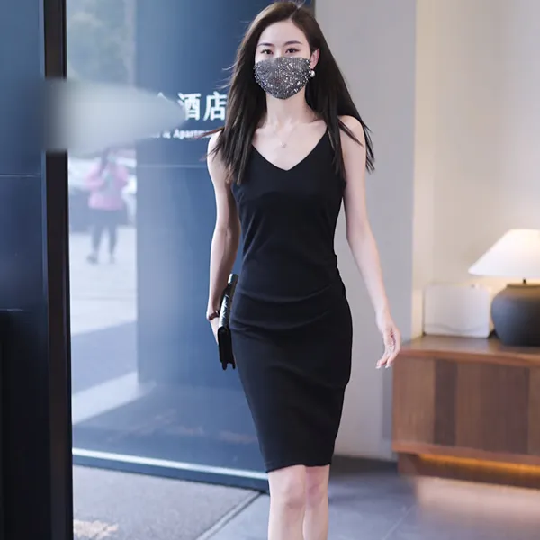 2025修身显瘦打底外穿吊带裙夏季时尚百搭设计感褶皱开叉连衣裙