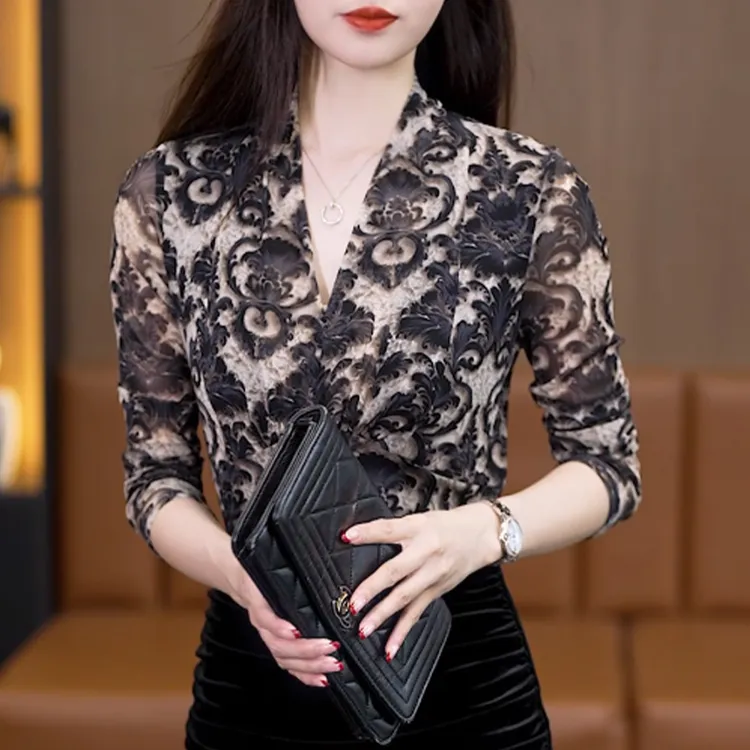 2025秋季新款时尚洋气V领年设计感长袖网纱女士上衣显瘦百搭小衫