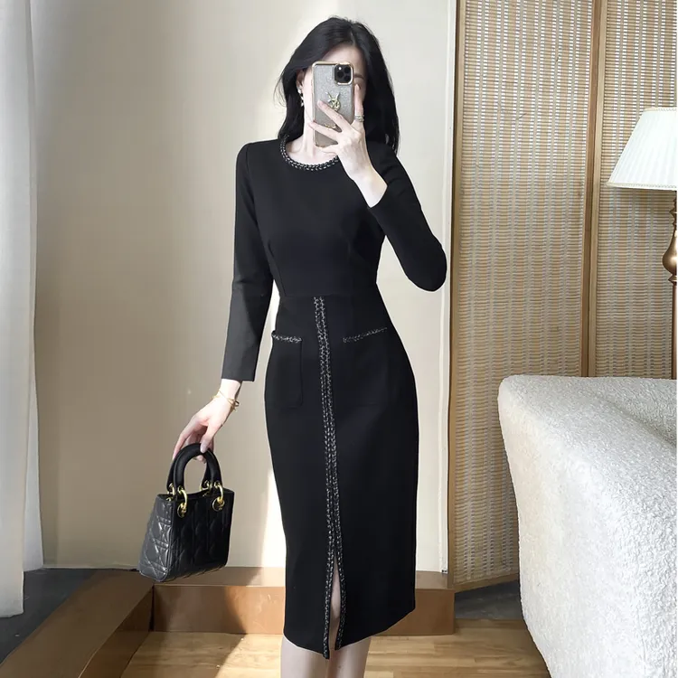 秋装气质长袖连衣裙高级感赫本风小黑裙洋气衣服女包臀裙开叉裙子