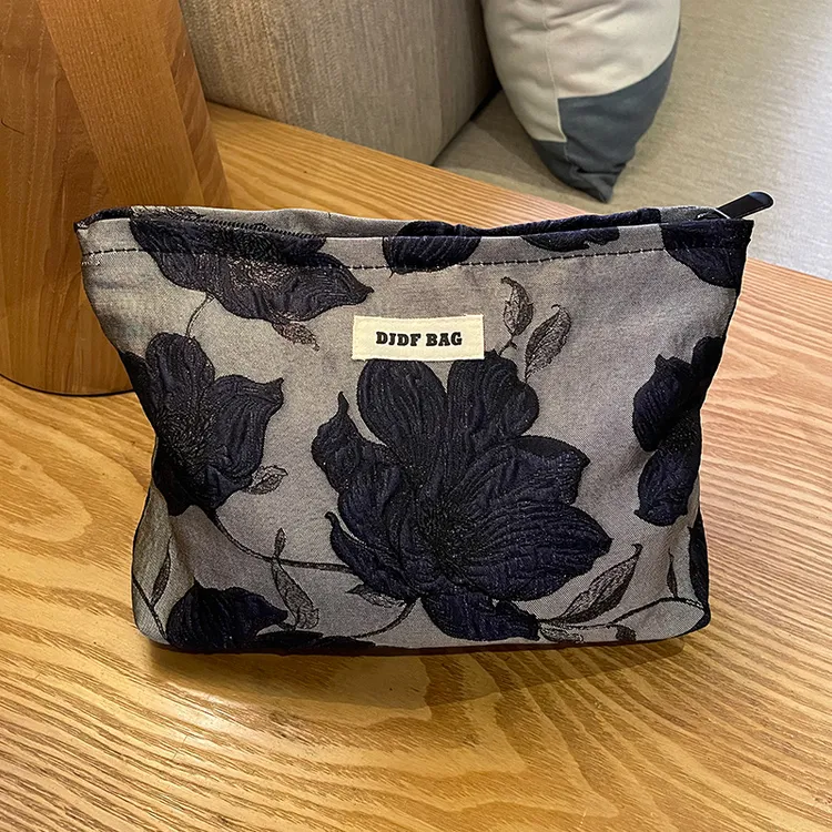 新款国风蓝紫色花朵便携大容量化妆包高颜值手拿包旅行洗漱收纳包商品图