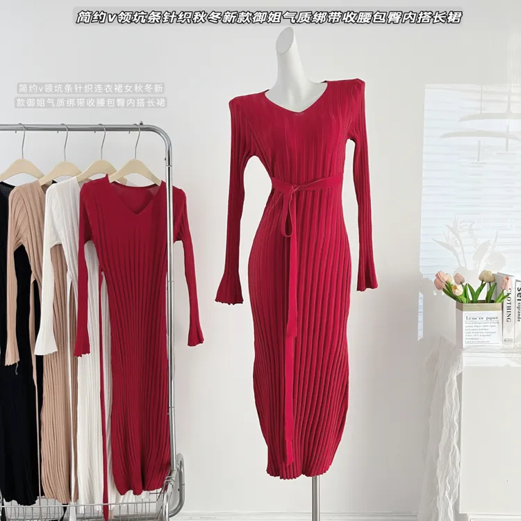 轻奢超火的V领坑条针织秋冬新款御姐气质绑带收腰包臀内搭长裙女