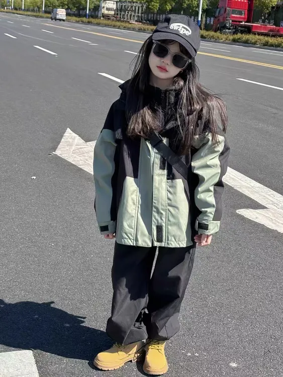 女童拼接三合一可脱卸连帽冲锋衣秋冬中大童保暖加绒加厚风衣外套