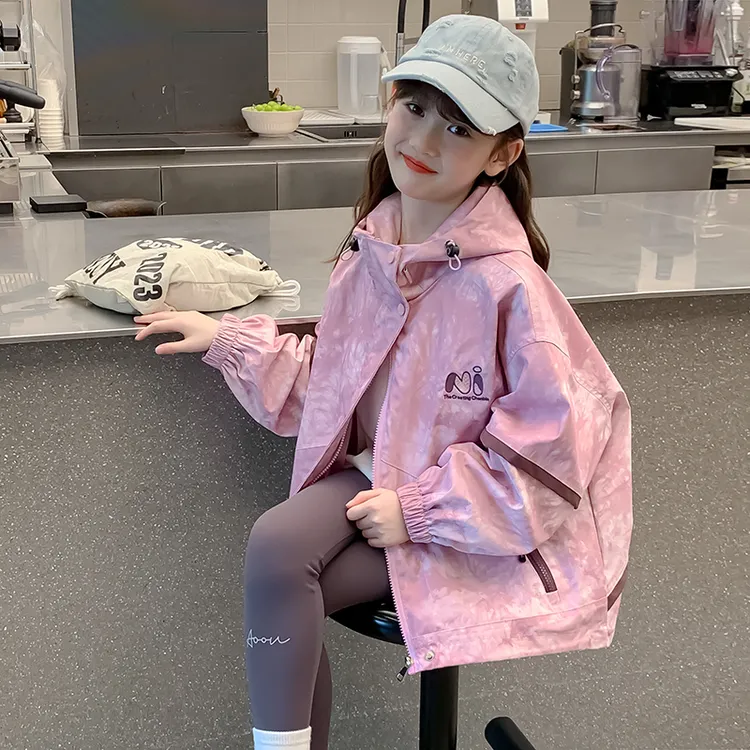女童冲锋衣外套秋装2025新款洋气早秋女孩时髦连帽上衣儿童春秋季