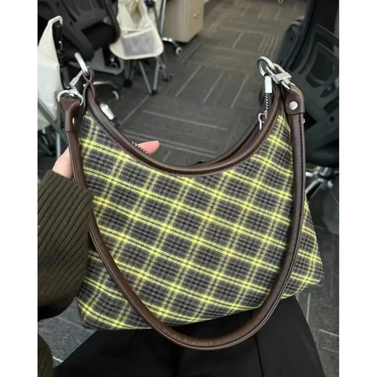 新款复古格纹腋下单肩包小众设计高级质感通勤包时尚百搭斜挎包