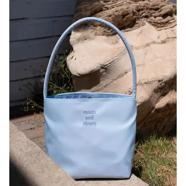 2025今年流行夏天时尚通勤包托特包手提小包尼龙腋下包包女水桶包