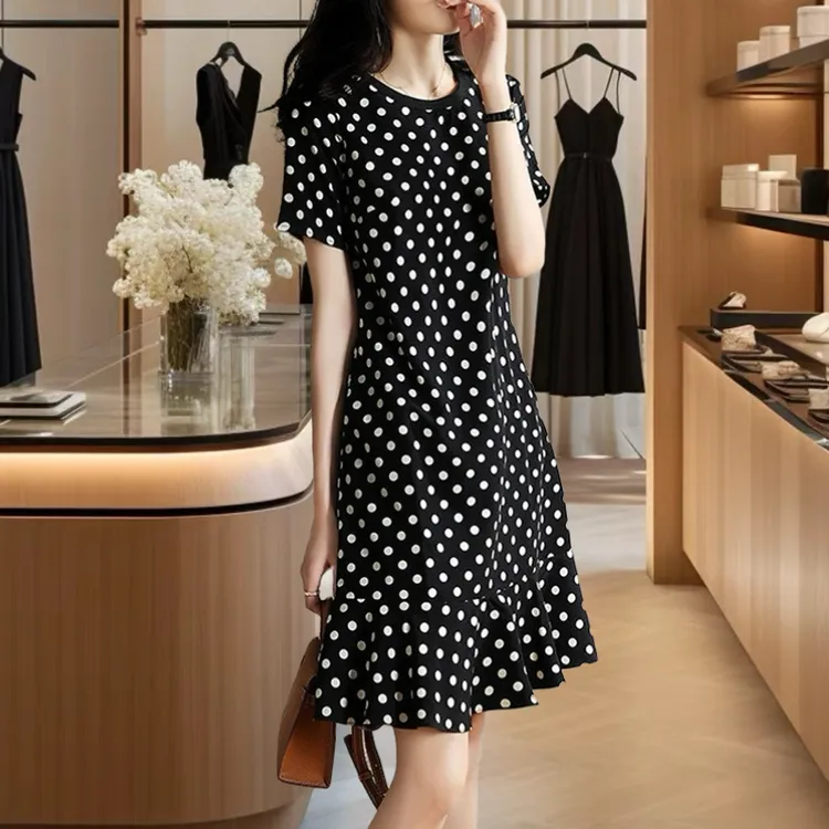 高端轻奢气质波点小黑裙2025新款夏季简约时尚收腰显瘦大码连衣裙