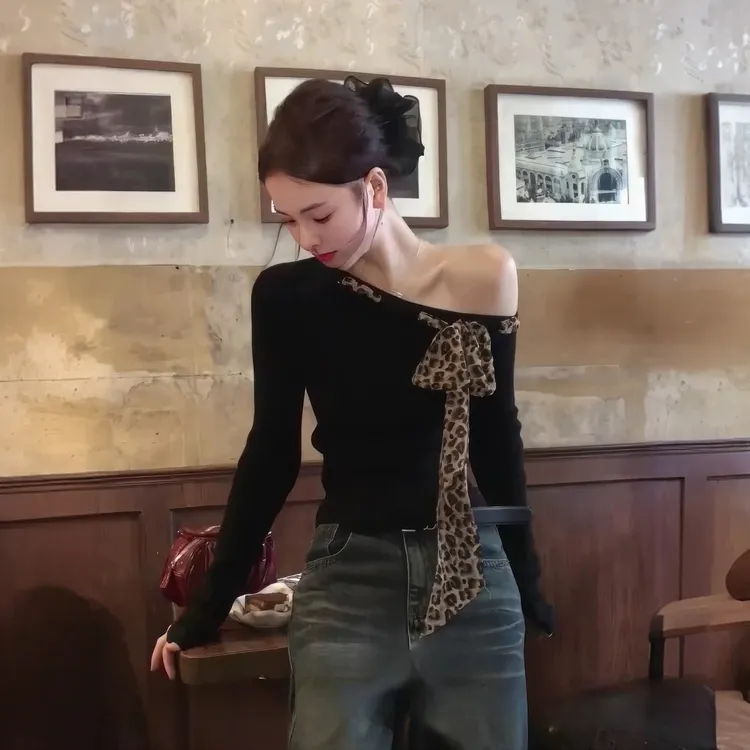 现货~2025秋季美式纯欲辣妹修身显瘦斜肩豹纹绑带设计感女上衣潮
