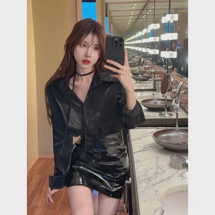 法式高级感气质黑色V领长袖衬衫女春秋高腰包臀亮面皮裙两件套装