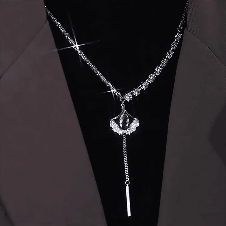 钛钢项链 轻奢小众秋冬银杏叶毛衣链女2024年新款气质高级感项链.