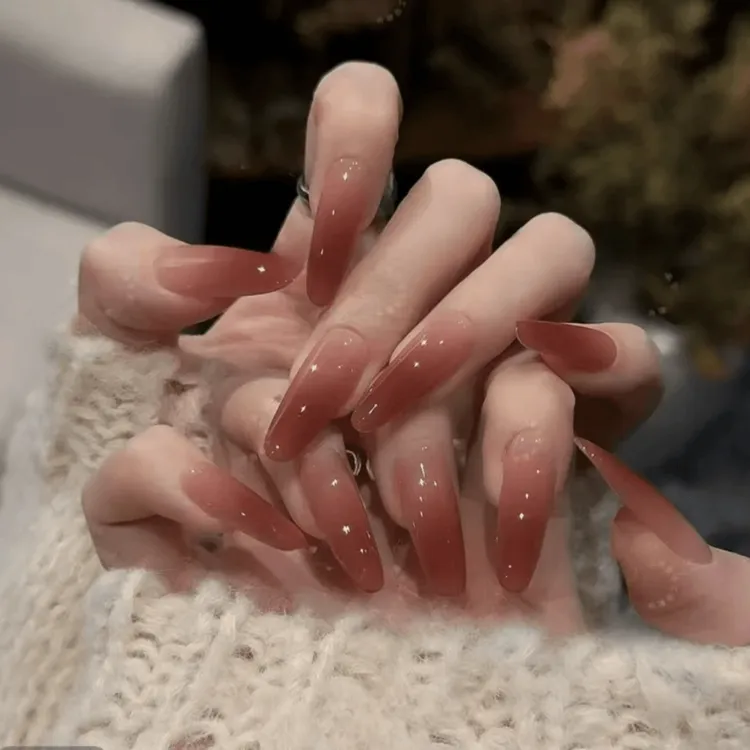 烟熏玫瑰-嘉娜显白安可拉红甲片轻奢显白指尖纯欲美甲穿戴甲