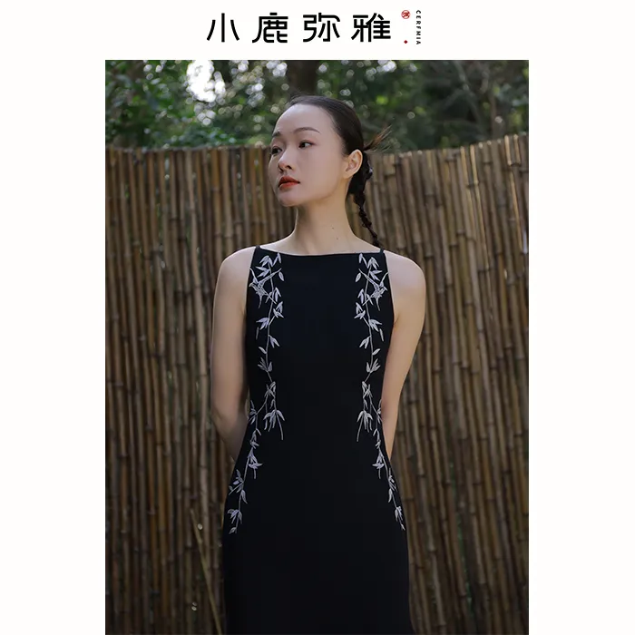 小鹿弥雅《燕归来》黑色一字领无袖重工刺绣修身连衣裙夏季气质轻奢