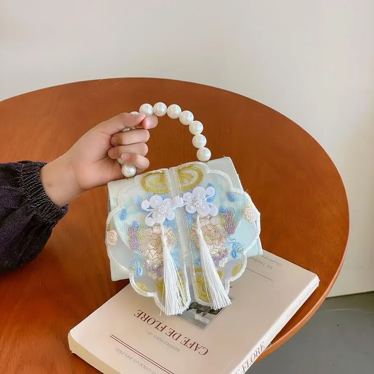 儿童包包女可爱斜挎包2024新款时尚国风刺绣珍珠手提小方包公主包