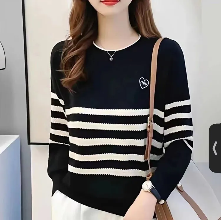 （1061）100-200斤大码女装爱心刺绣宽松显瘦圆领针织打底衫女