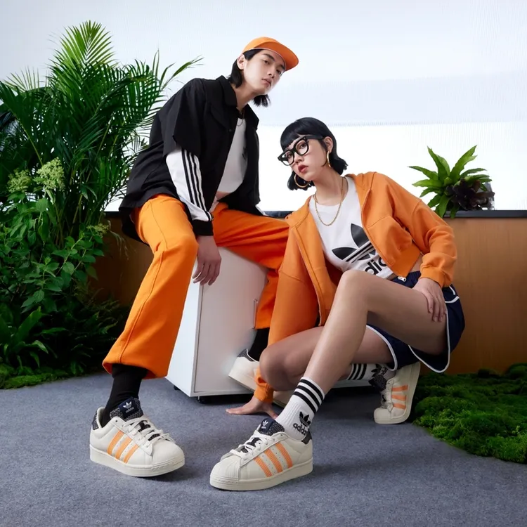 正品Adidas阿迪达斯三叶草男女同款时尚百搭贝壳头休闲板鞋GZ4376