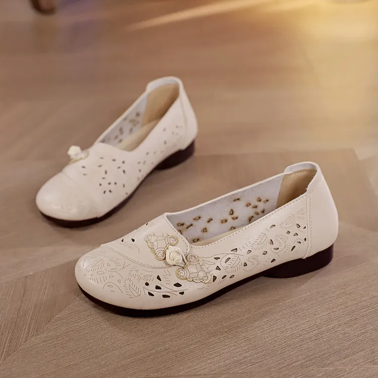 妈妈凉鞋50-60岁软底防滑夏季镂空透气60-70岁中老年软皮洞洞鞋子
