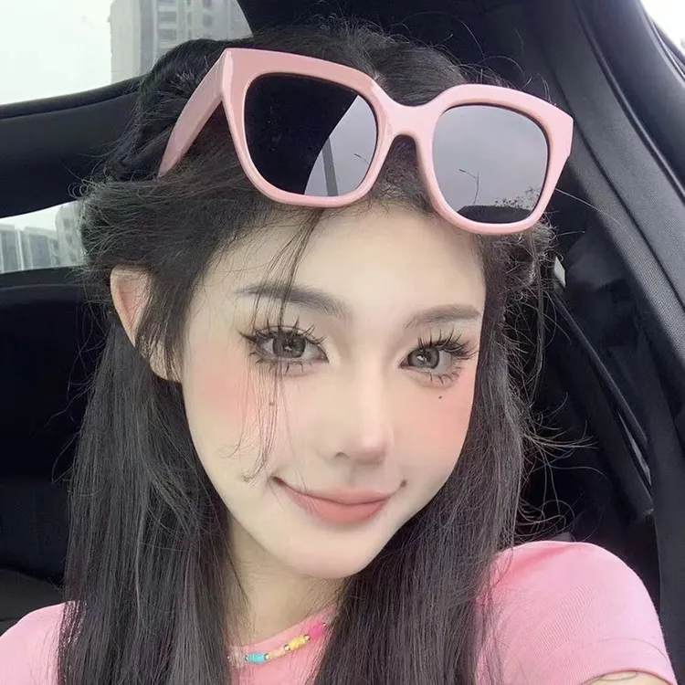 2025新款方形嫩粉色遮阳女高级网红太阳眼镜大框方圆脸多巴胺女孩