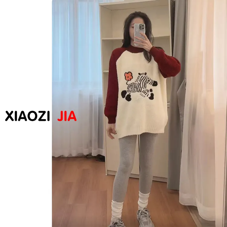 2025孕妇毛衣秋冬季卡通减龄宽松显瘦针织长袖上衣时尚斑马毛衣