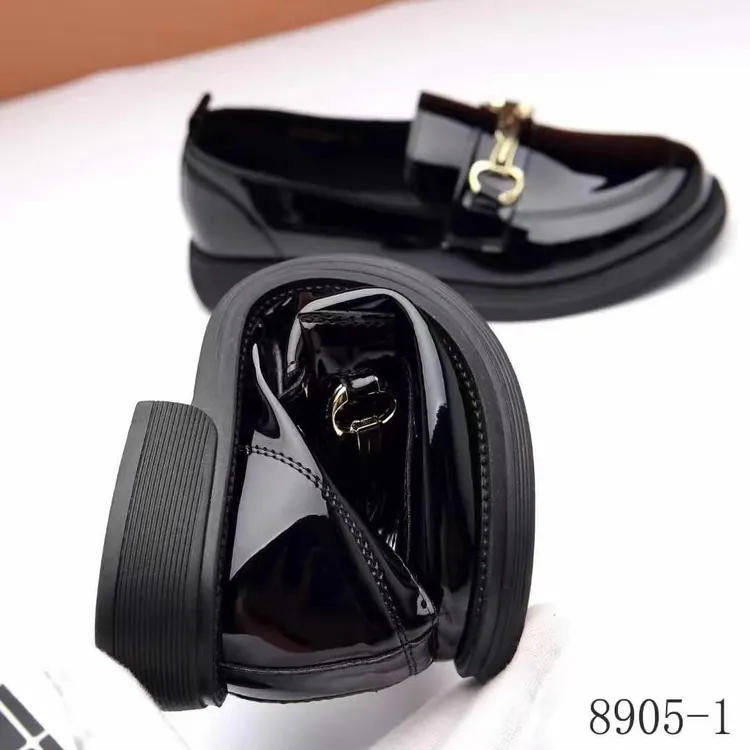 8905-1女士百搭特价女式时尚黑色软底圆头乐福鞋休闲