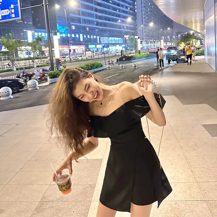 张阿星【费尔蒙】两穿气质时尚拼接一字肩赫本风收腰纯色上衣+短裤