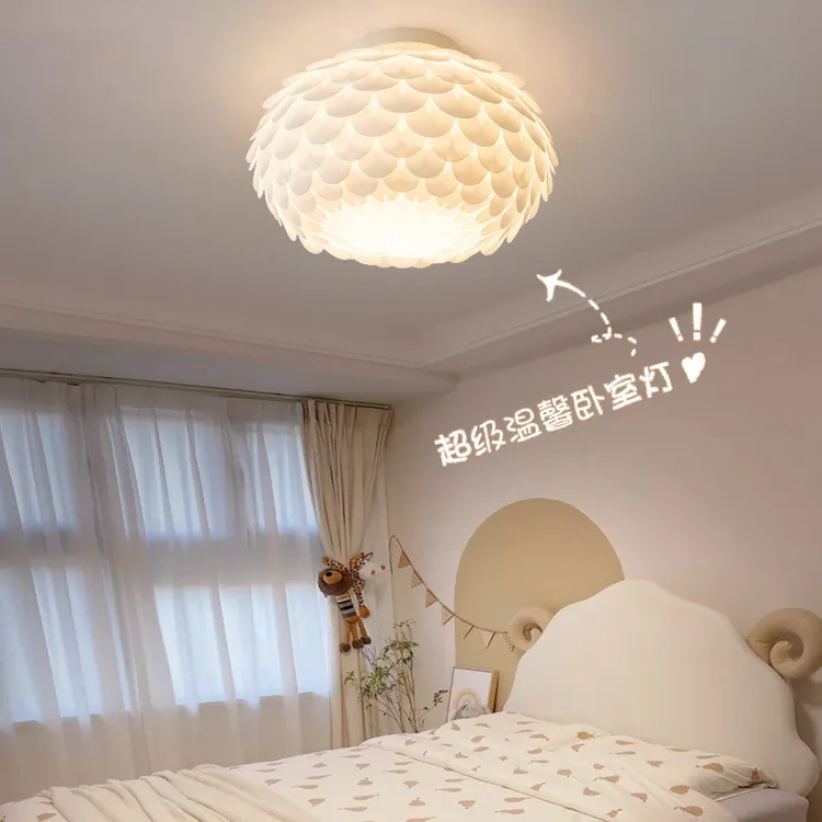 鳞片卧室吊灯现代简约儿童房灯具法式奶油创意羽毛餐厅主卧房间灯
