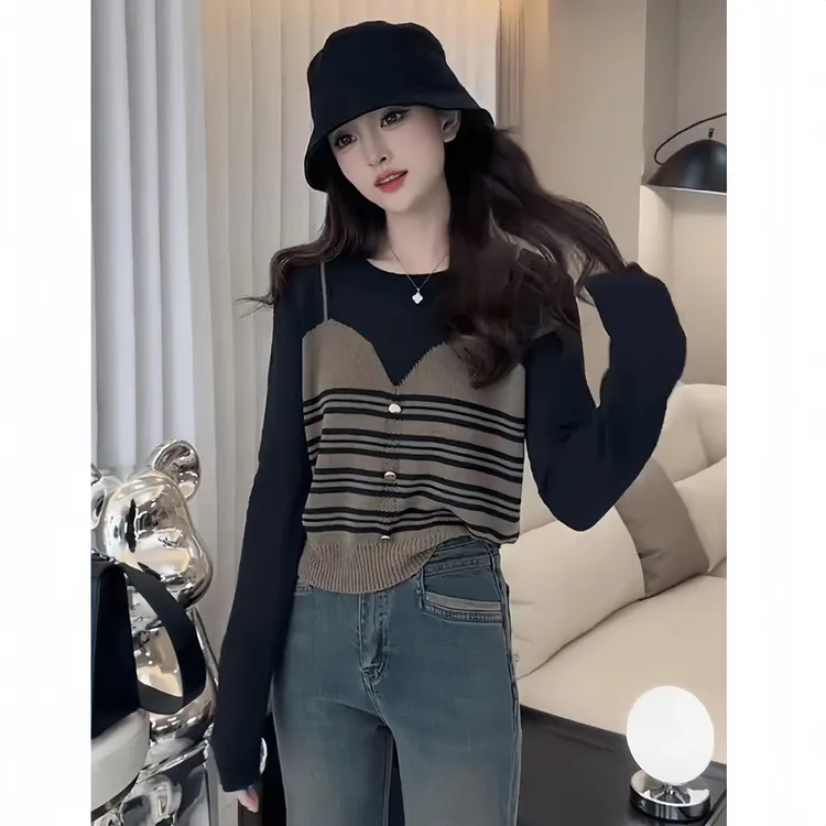 秋装新款撞色条纹假两件长袖针织衫女设计感圆领毛衣百搭打底上衣
