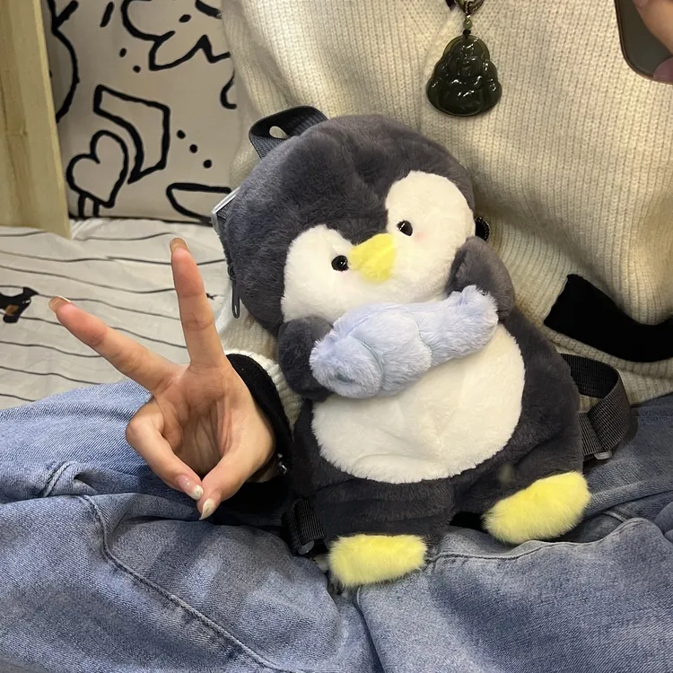 毛绒随身小企鹅暖水袋松弛感背包玩偶礼物送男生女生