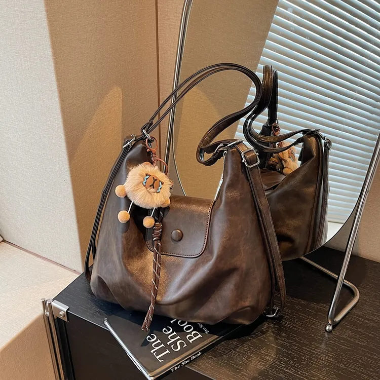 多功能大容量包包女2024秋冬新款单肩包复古斜挎包通勤双肩云朵包