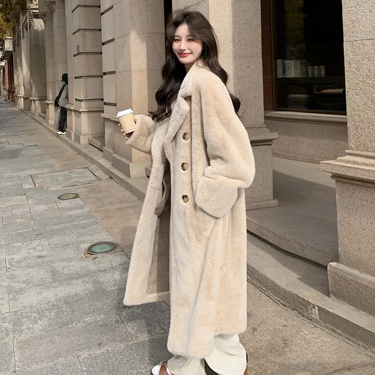 米色皮毛一体毛绒外套女2025冬季新款宽松加厚高级感长款过膝大衣