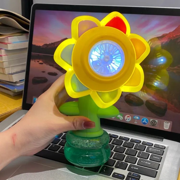 2025年新款泡泡机吹泡泡枪七色花灯光太阳花手持全自动玩具