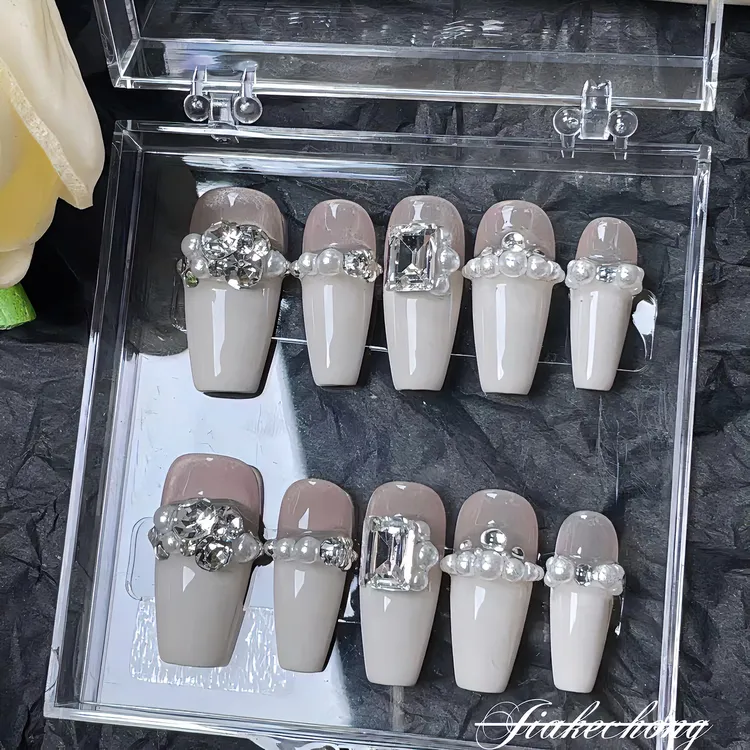 k41高级百搭显白纯手工穿戴甲夏日气质白色冰透爆闪纯欲夏季简约