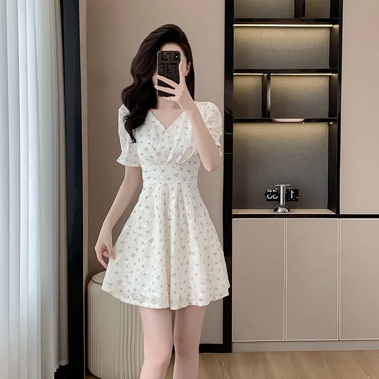 小个子碎花雪纺显瘦连衣裙2025新款高收腰显瘦高级感气质漂亮裙子