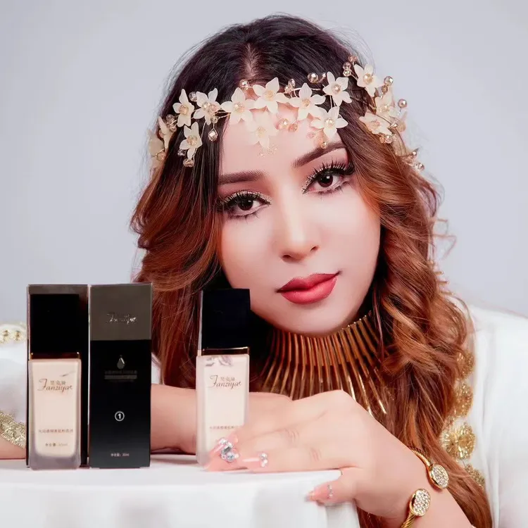 梵姿娅水润遮瑕美肌粉底液