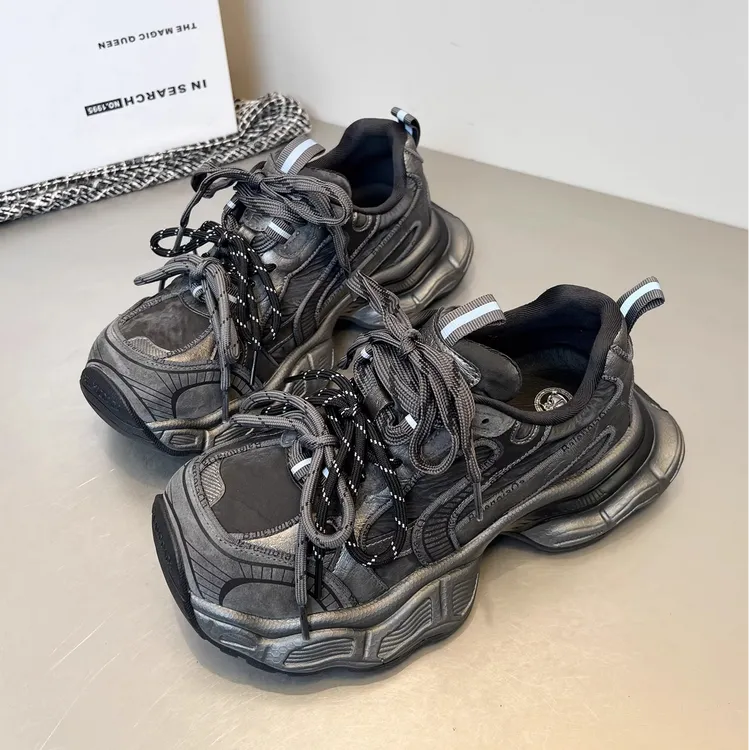 2025年秋冬舒适轻便休闲时尚百搭运动鞋厚底增高显脚小复古老爹鞋