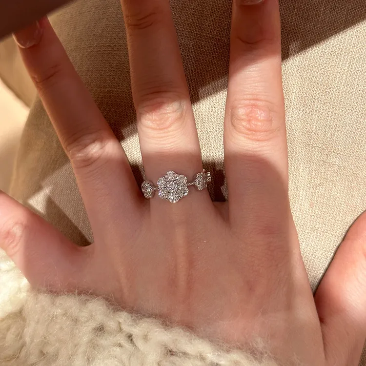 卡柒 铜合金戒指 爆闪满锆花朵戒指轻奢小众精致高级感叠戴食指戒